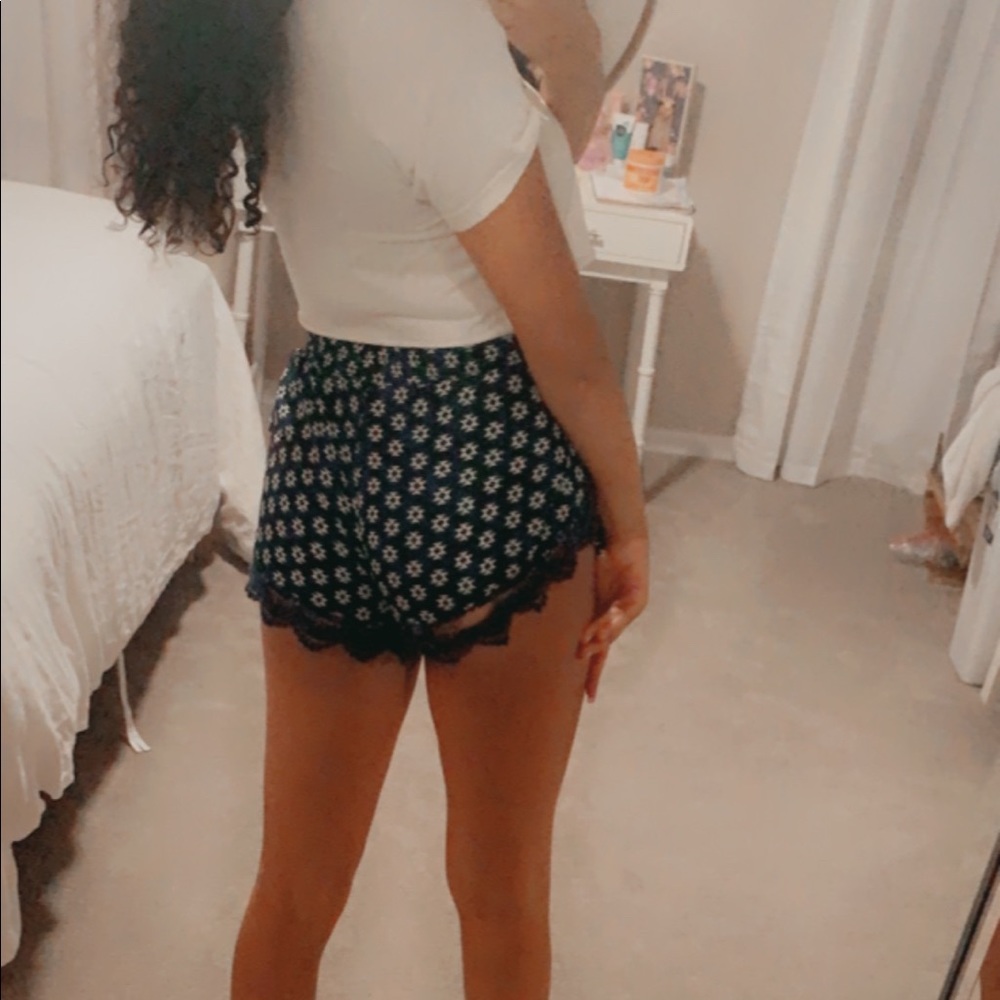 Blue floral shorts - Picture 2 of 2